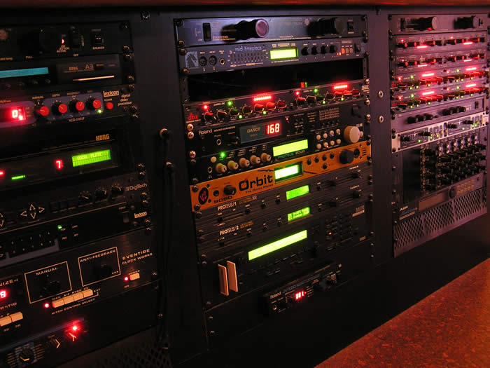 website-our-effects-racks